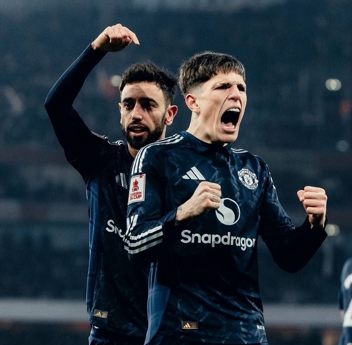 里程碑夜曼联迎来里程碑,葡超今晨刷纪录,球迷炸锅,赛程密集仍需轮换(曼联上一个英超冠军) 里程碑夜曼联迎来里程碑,葡超今晨刷纪录,球迷炸锅,赛程密集仍需轮换(曼联上一个英超冠军)