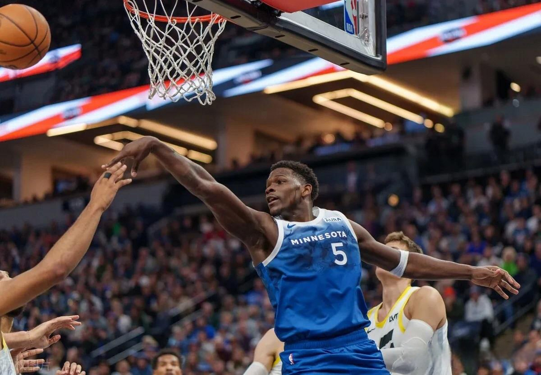 英雄联盟赛事-关于明尼苏达森林狼冲刺阶段复出首秀，志在CBA常规赛名次提升，气氛紧张，训练强度明显提升的信息