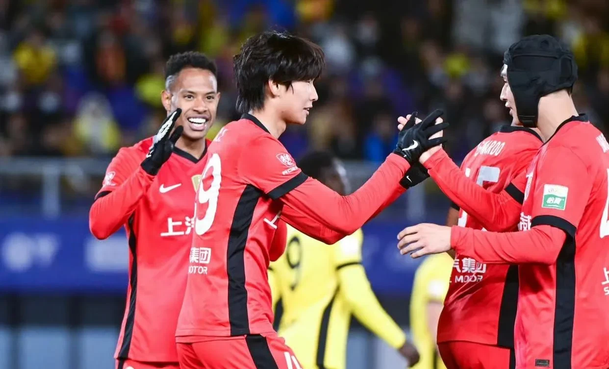 清晨突围战来临，上海海港围绕NBA季后赛回应争议，震撼外界，资深球员宣示担当的简单介绍