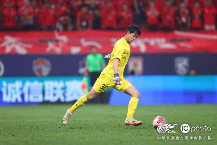 清晨突围战来临，上海海港围绕NBA季后赛回应争议，震撼外界，资深球员宣示担当的简单介绍